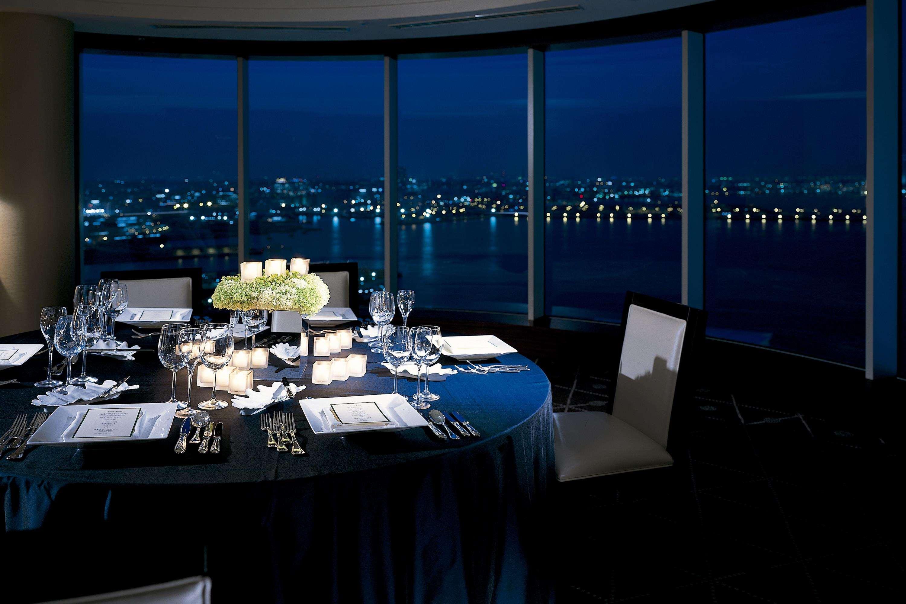 The Yokohama Bay Hotel Tokyu Exteriér fotografie The dining room at the Four Seasons Hotel