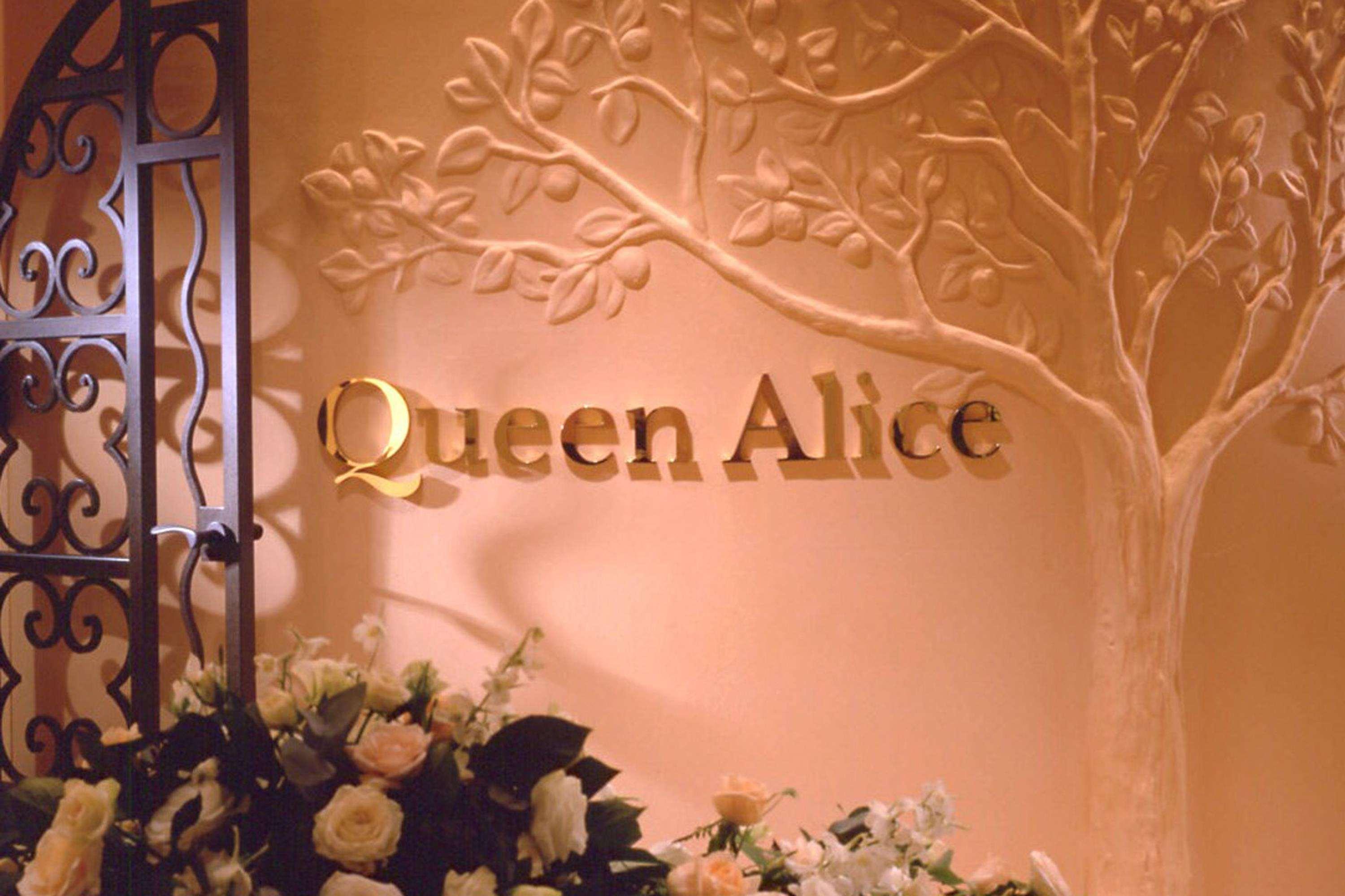 The Yokohama Bay Hotel Tokyu Exteriér fotografie Queen Alice logo
