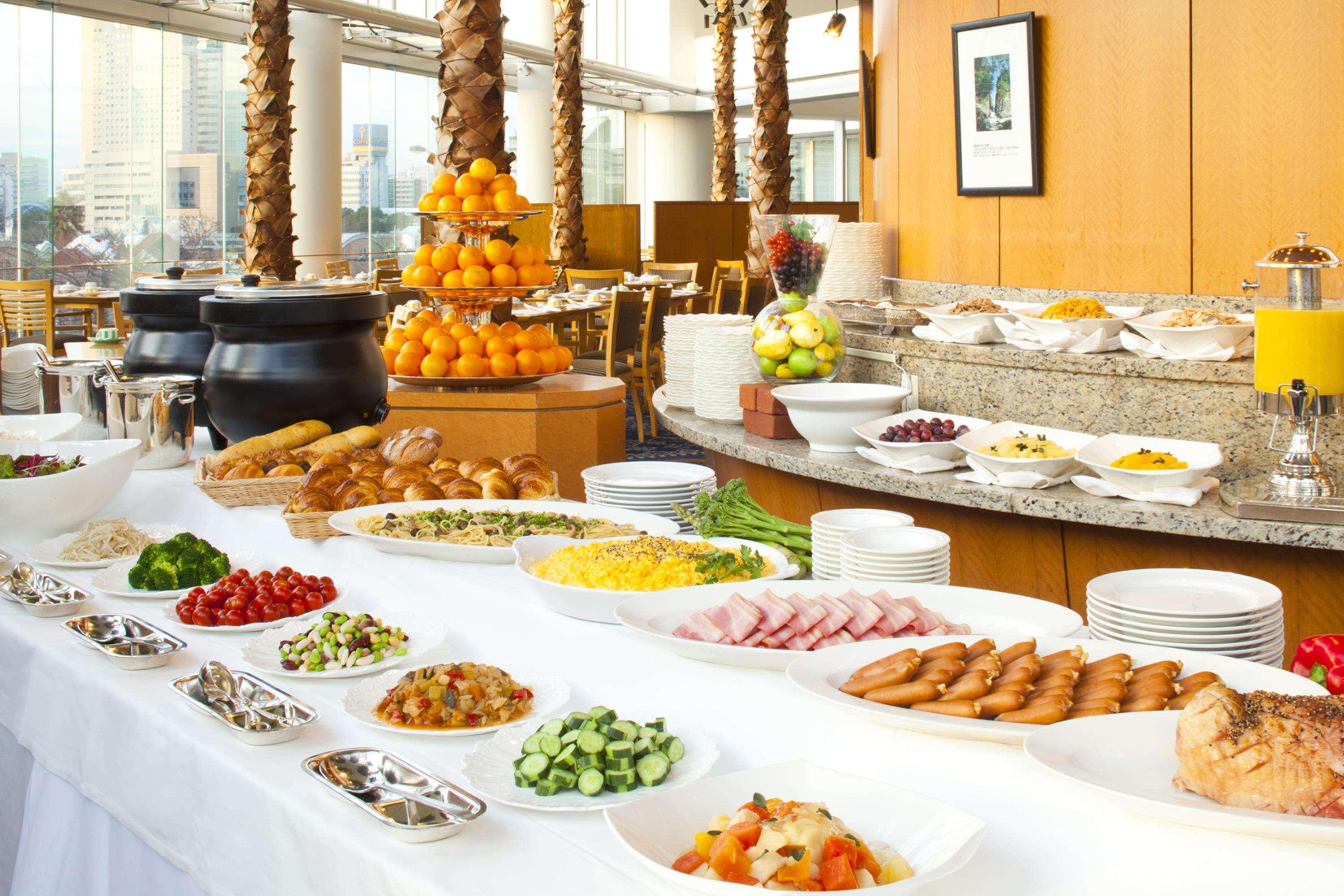 The Yokohama Bay Hotel Tokyu Exteriér fotografie A buffet at a hotel