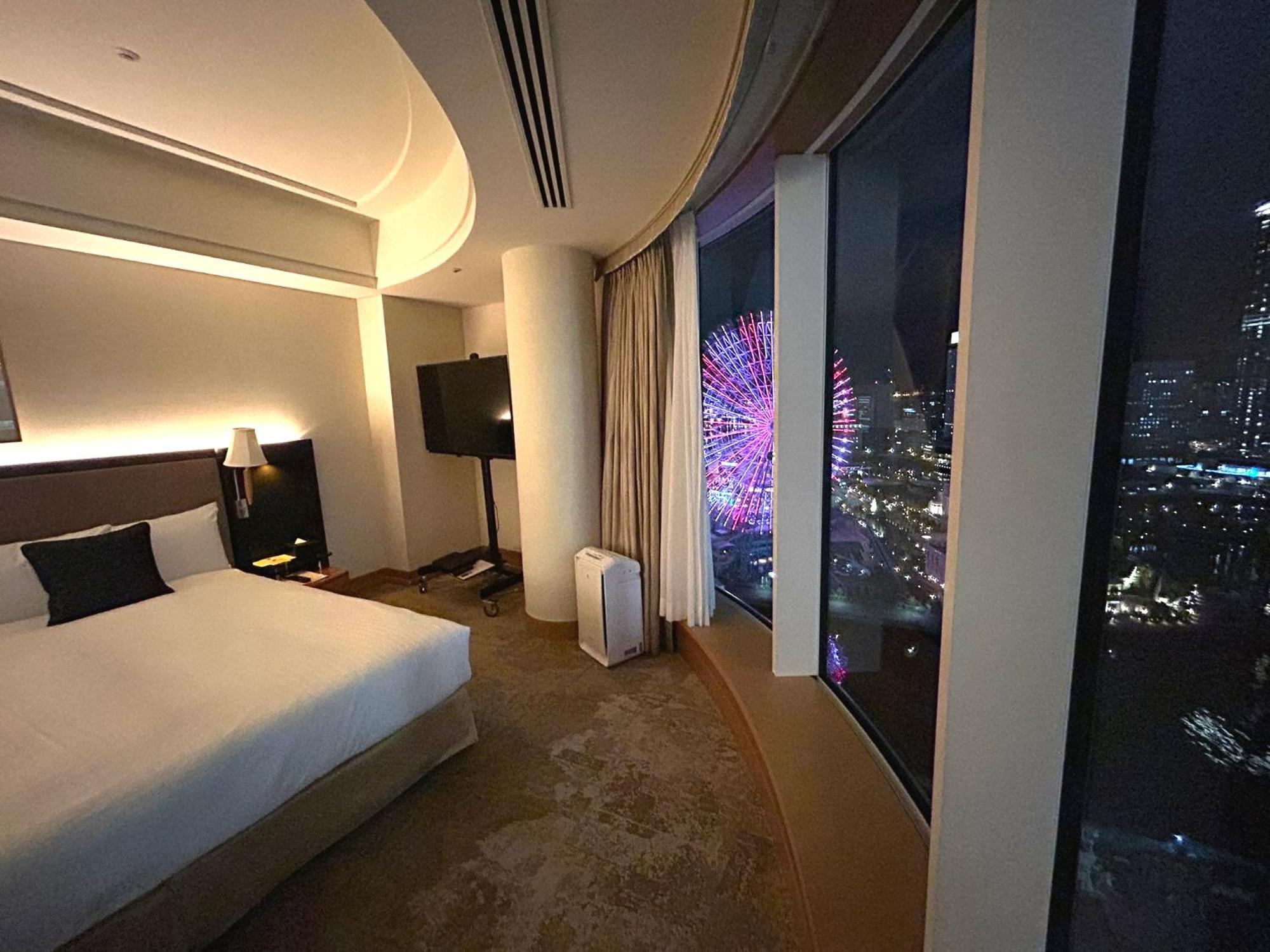 The Yokohama Bay Hotel Tokyu Exteriér fotografie A bedroom at the hotel
