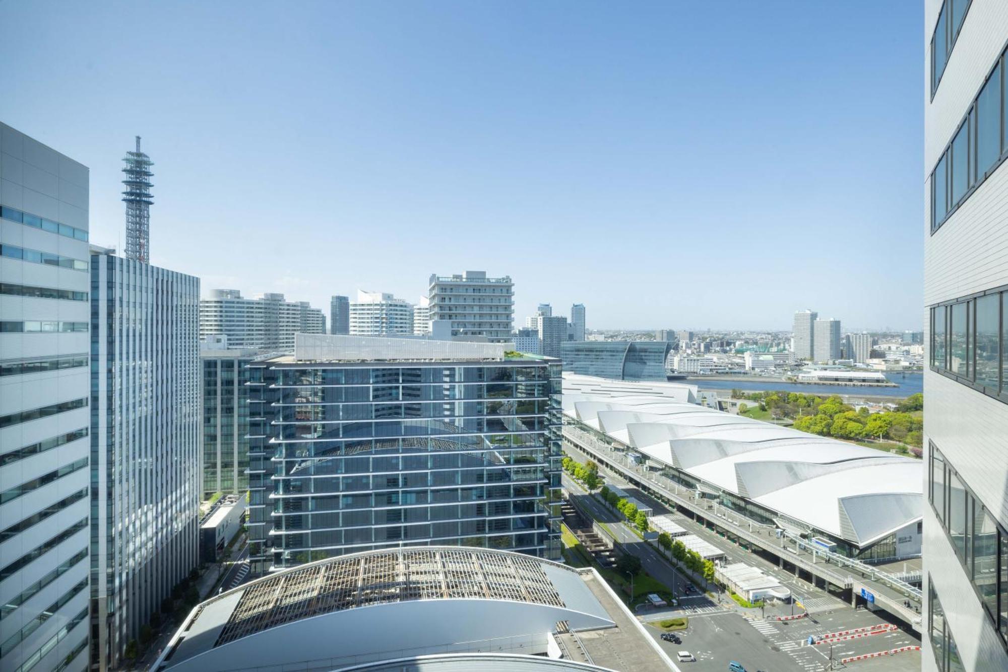 The Yokohama Bay Hotel Tokyu Exteriér fotografie View of the campus