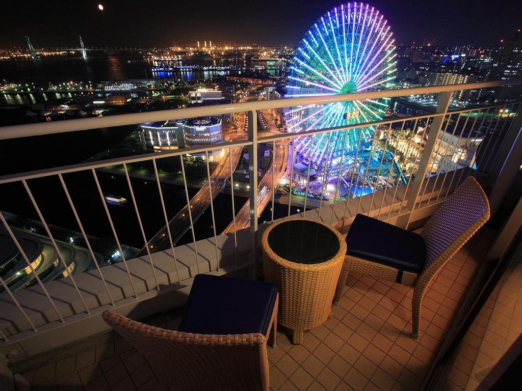 The Yokohama Bay Hotel Tokyu Exteriér fotografie A balcony in Japan